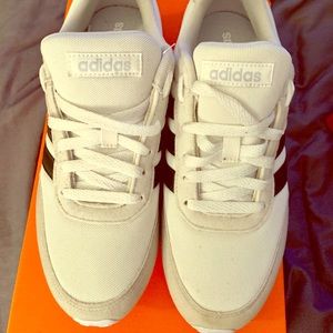 Like New Women’s Adidas Sneakers Size 8